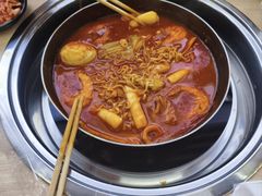 -三清洞摩西韩式年糕火锅(威高广场店)