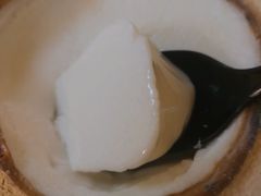 -志龙皇冠吃货椰子铺