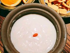 -老牌坊云南鱼豆花火锅(嵩山店)