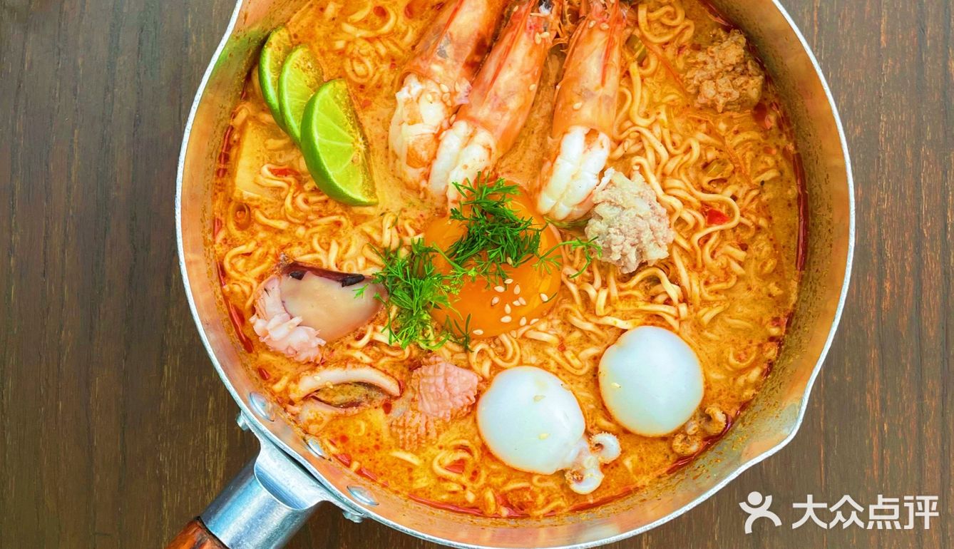 食欲满满的冬阴功汤底海鲜面[调皮]夏日超适合酸辣口味的食物90