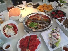 -茅草房·河畔园林火锅