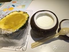 -志龙皇冠吃货椰子铺