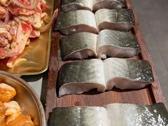 -围炉肉舍•炭烤活鳗•丹东海鲜烤肉(步行街店)