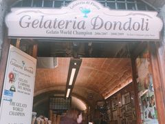 -Gelateria Dondoli