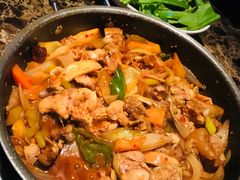 鲶鱼锅-猪啊牛呀羊啊铜盘烤肉(正大广场店)