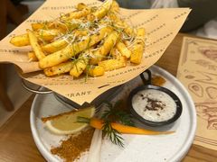 -Mark&Mars Restaurant