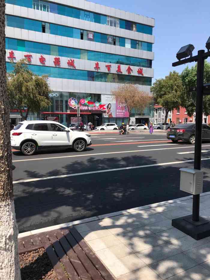 欧亚车百-"服务很好,老百姓首选的商超.大家都很认可.