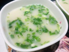 -洪氏嗨捞·广东猪肚鸡·椰子鸡火锅(西咸万象城店)