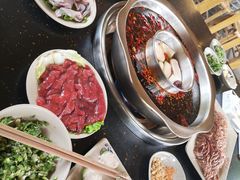 -茅草房·河畔园林火锅