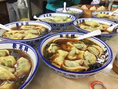 荠菜猪肉馄饨-聚笼鲜美食(凤凰街店)