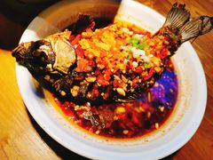 香煎鲫鱼-费大厨辣椒炒肉(万家丽一店)