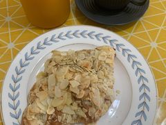 扁桃仁羊角包-Wagas沃歌斯(太古汇店)