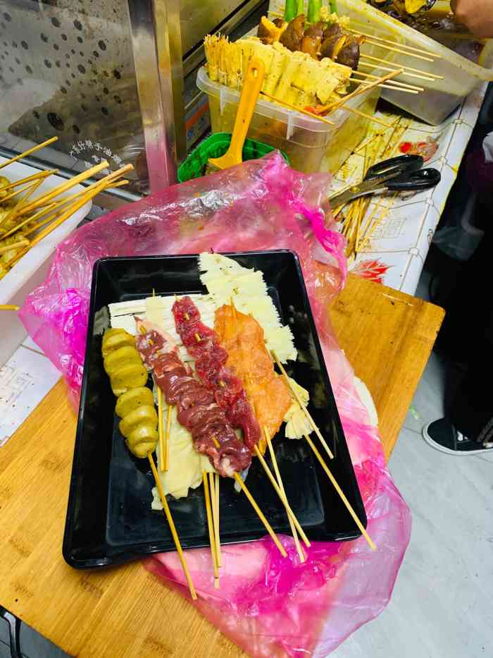 小两口烤串-"在秦淮炸串隔壁的一家烤串店,看点评上面推.