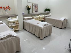 -苗方清颜专业祛痘·皮肤管理