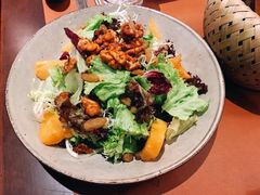 烤菠萝色拉-Golden Lily河内巴黎法越料理餐厅(建国西路店)