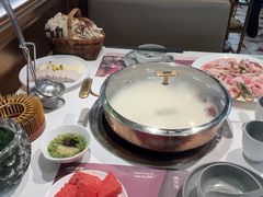-洪氏嗨捞·广东猪肚鸡·椰子鸡火锅(西咸万象城店)