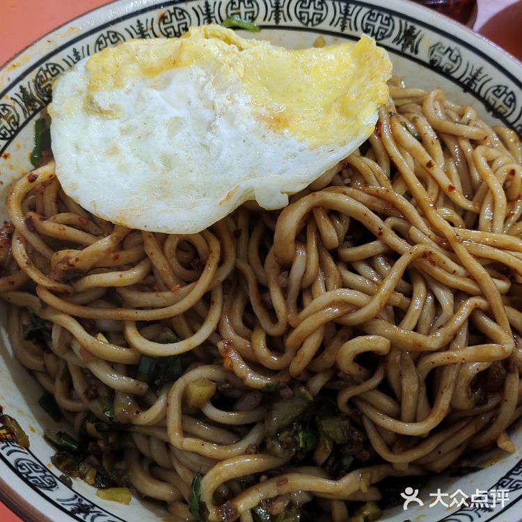 打工人的快乐，一碗给力的成都担担面