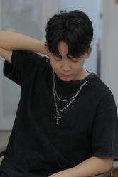 -一家只做男发烫染的店