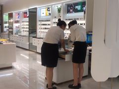 -J-Optical佳视明眼镜·蔡司视觉(青岛金茂览秀城店)
