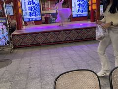 -刘姐啤酒鱼民族演艺餐厅(西街总店)