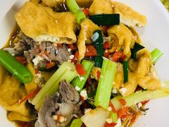 油豆腐炒剔骨肉-红色湘菜馆(春风店)