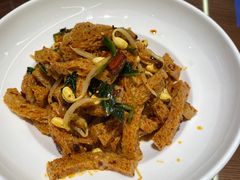 豆芽拌面筋-小六汤包砂煲菜(文景路店)