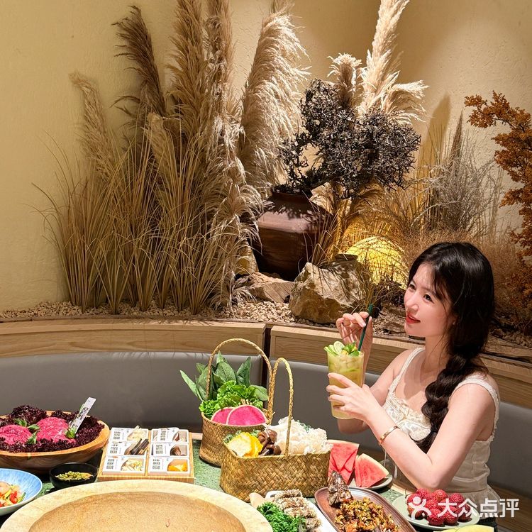 南京也有啦！新鲜蒸汽石锅鱼！​