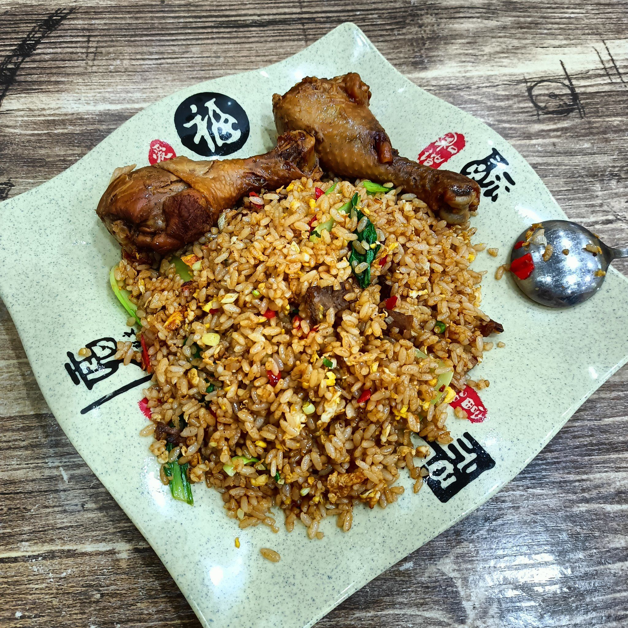 李大叔南昌拌粉的卤肉炒饭也很不错哦