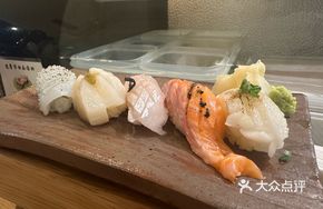 Seasonal Sushi Five Pieces