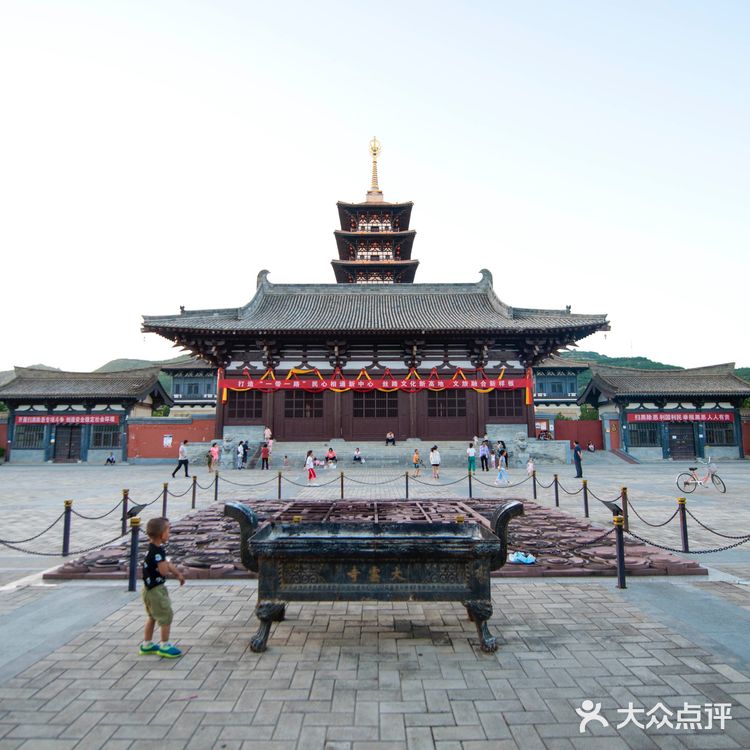 来到这里，能瞻拜到佛祖舍利，真是无上的荣幸