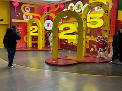 -m豆巧克力世界(上海世茂广场店)