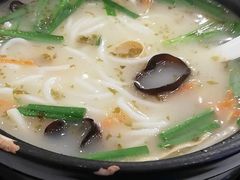 -在蒙自过桥米线