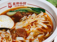 招牌红烧牛肉米粉-呷佬·长沙手工米粉(金沙江路店)