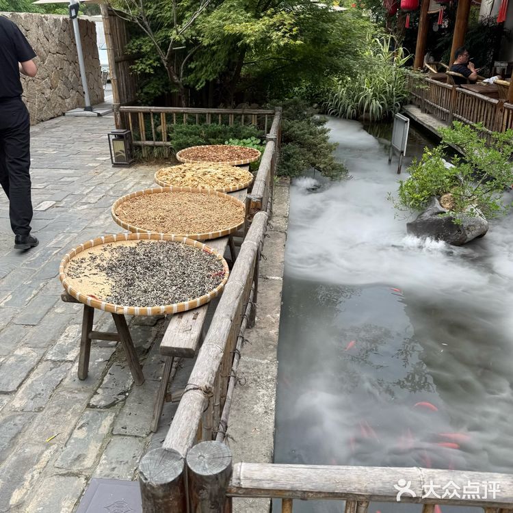 有烟火地方的“家宴”每道菜都是“原生态”的美味