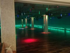 -奔马滚轴溜冰场