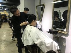 -粤港芭莎美容美发化妆学校