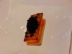 有机蛋黄吐司鱼子酱和香草-Jean Georges