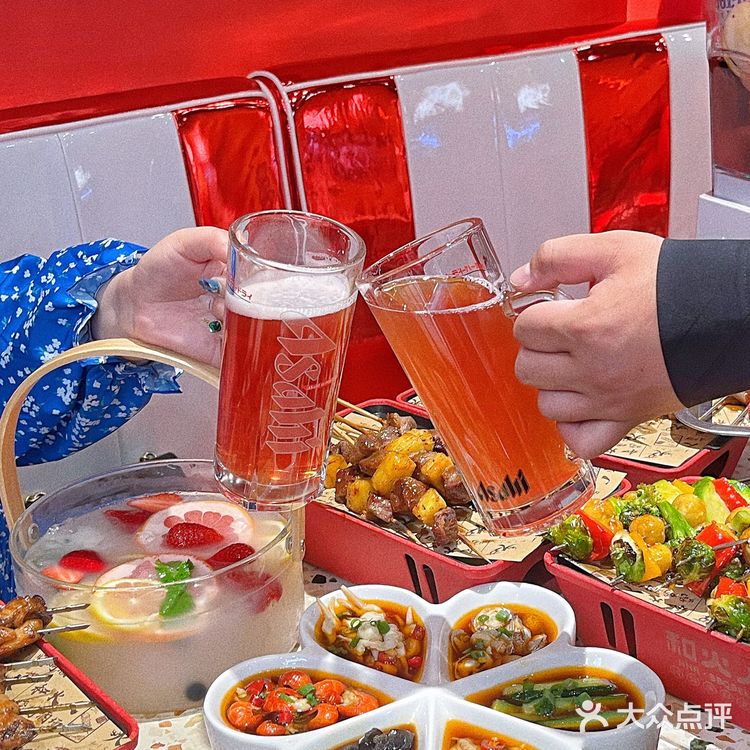 网红酒桶配烤串，[啤酒]这才是大人的快乐！