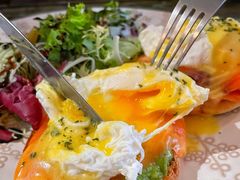 OLDISH EGGS BENEDICT-Oldish