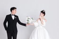 -雪中彩影婚纱摄影·微光艺术中心