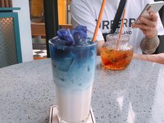Iced&nbsp;Butterfly&nbsp;Pea&nbsp;and&nbsp;Rose&nbsp;Milk-Kub Kao Kub Pla (Terminal21)