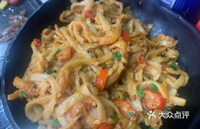 Garlic Stir-Fried Rice Noodles
