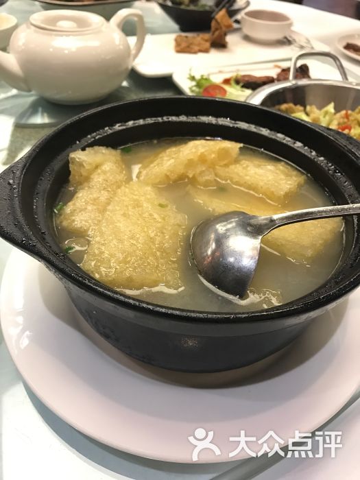 三鲜肉皮煲