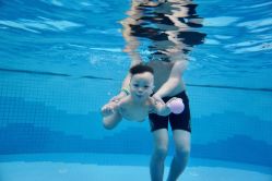 -龙格亲子游泳·水育早教运动中心(泰州海陵店)