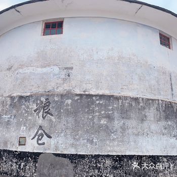 原本还想去赤坎古镇看看，但没想到，整个镇被人买了