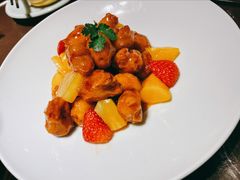 菠萝咕噜肉-有璟阁港式餐厅(国贸商城店)