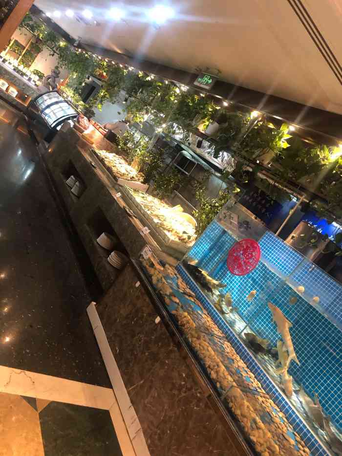 蓝钻·国际美食海鲜自助百汇(西直门店)-"位置还算比较好找,西直门桥