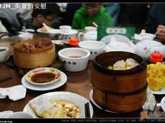 台子好乱，但这就是老香港-香港蓮香樓(上環店)