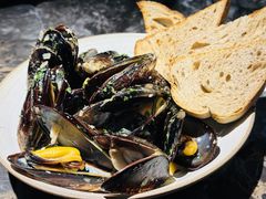 法式青口贝配黄油葡萄酒汁-LESCEDARS Brasserie Bistro香柏树