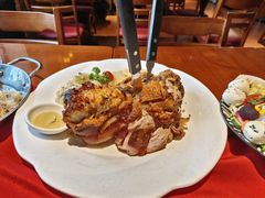 德式烤猪肘配酸菜土豆泥-申德勒加油站西餐厅(日坛路总店)